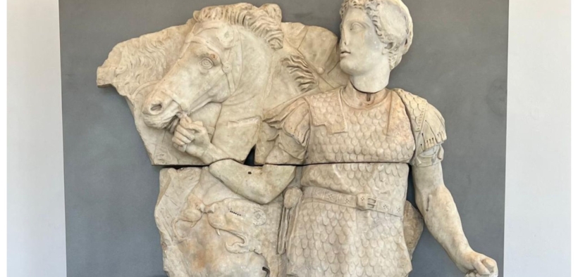 Piazza di Siena: il mistero del Cavaliere di marmo, e se fosse l'imperatore Traiano?